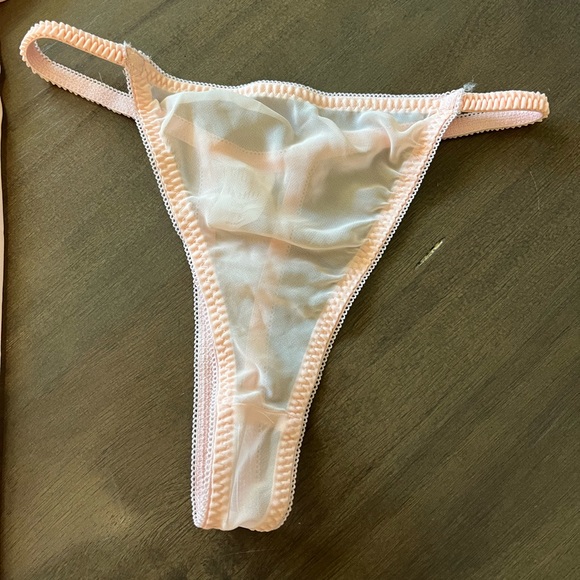 Vintage Gilligan & O’Malley babydoll and thong matching set/sleepwear - Picture 7 of 10